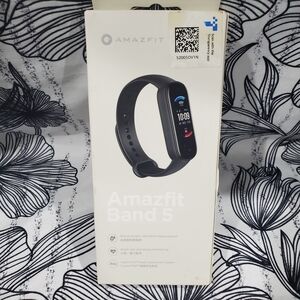 Amazfit Band 5 Fitness Tracker in Black